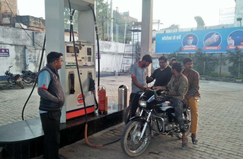 Petrol Diesel Price Today Delhi Kolkata Mumbai Chennai 25th March 2021 Petrol Diesel Price Today : लगातार दूसरे दिन पेट्रोल और डीजल हुआ सस्ता, फटाफट जानिए नए रेट्स