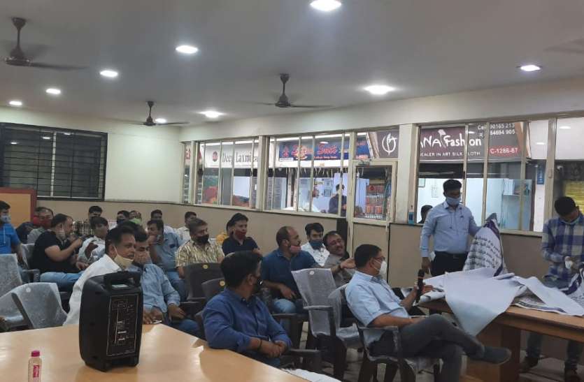 SURAT KAPDA MANDI: दो मार्केट के व्यापारियों से मिला व्यापारी एकता मंच SURAT KAPDA MANDI: दो मार्केट के व्यापारियों से मिला व्यापारी एकता मंच