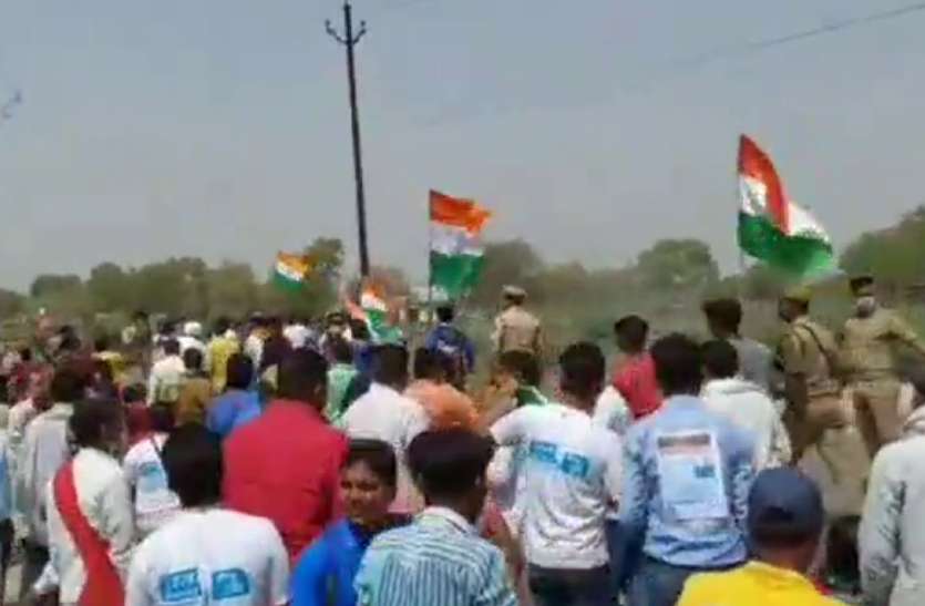 Water Marathon भदोही से रवाना हुआ जल मैराथन, 290 किलोमीटर का सफर कर 22 मार्च को विश्व जल दिवस पर पहुंचेगा लखनऊ