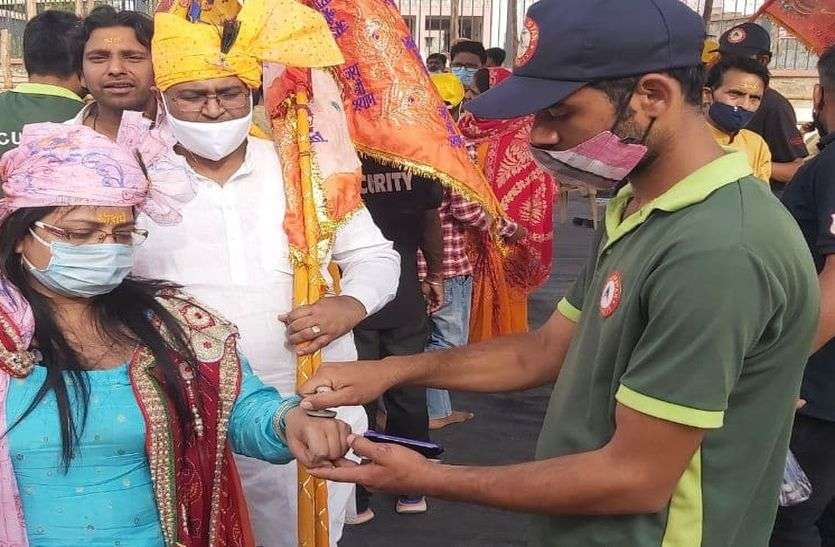 खाटूश्यामजी का मेला शुरू, मुहर से मंदिर पहुंचे श्रद्धालु खाटूश्यामजी का लक्खी मेला शुरू, मुहर से मंदिर पहुंचे श्रद्धालु