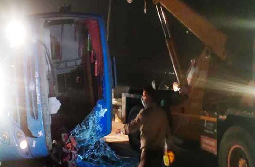 road accident अंतिम संस्कार में जा रहे तीन लोगों की सड़क हादसे में मौत