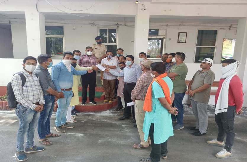 नशे के विरुद्ध एकजुट हुए नगरवासी, एसपी से सख्त कार्रवाई की मांग की नशे के विरुद्ध एकजुट हुए नगरवासी, एसपी से सख्त कार्रवाई की मांग की