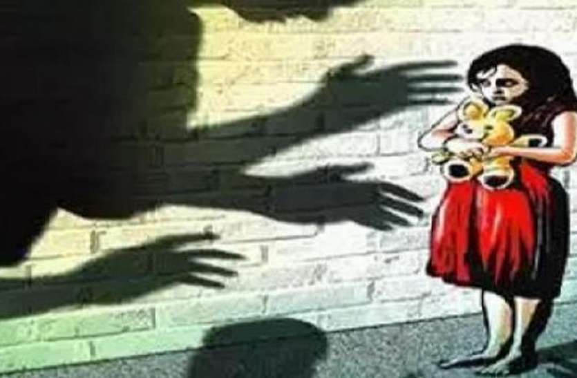 गाजियाबाद में दाे साल की मासूम से रेप, हालत बिगड़ने पर दिल्ली के अस्पताल में भर्ती गाजियाबाद में दाे साल की मासूम से रेप, हालत बिगड़ने पर दिल्ली के अस्पताल में भर्ती