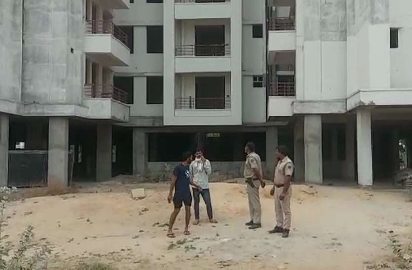 accident_1.jpg एसबीआइ की एसएआरबी के मुख्य प्रबंधक तिवाड़ी की हादसे में मौत