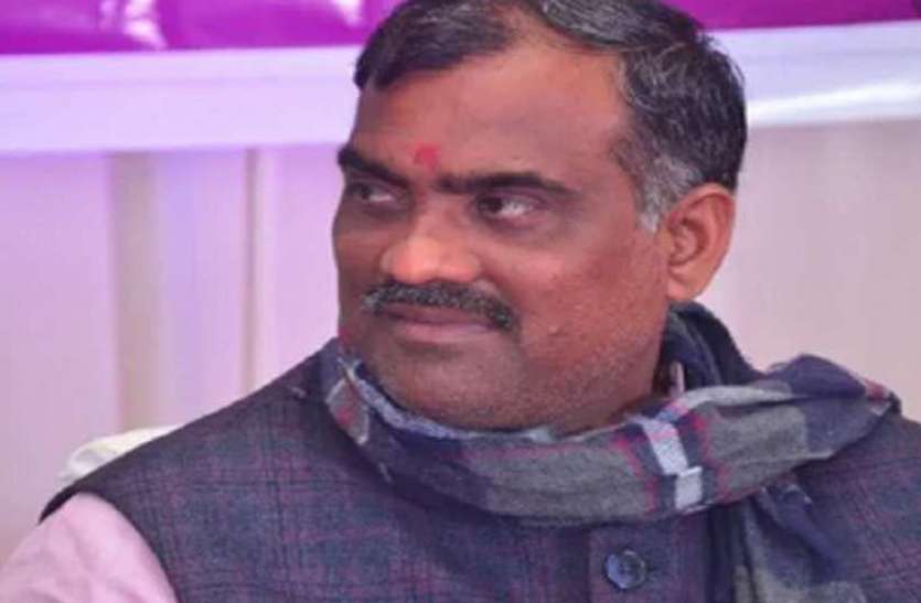 BJP leader भाजपा सरकार के 4 साल बेमिसाल कार्यक्रम में प्रभारी मंत्री की अचानक बिगड़ी तबियत
