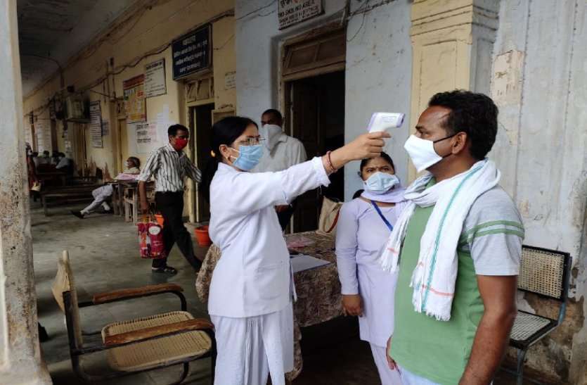 Corona In Alwar: Active Case Of Corona Increasing In Alwar राजस्थान के इस जिले में बढ़ रहा कोरोना संक्रमण, एक्टिव केस में इजाफा, चिकित्सा विभाग की चिंता बढ़ी
