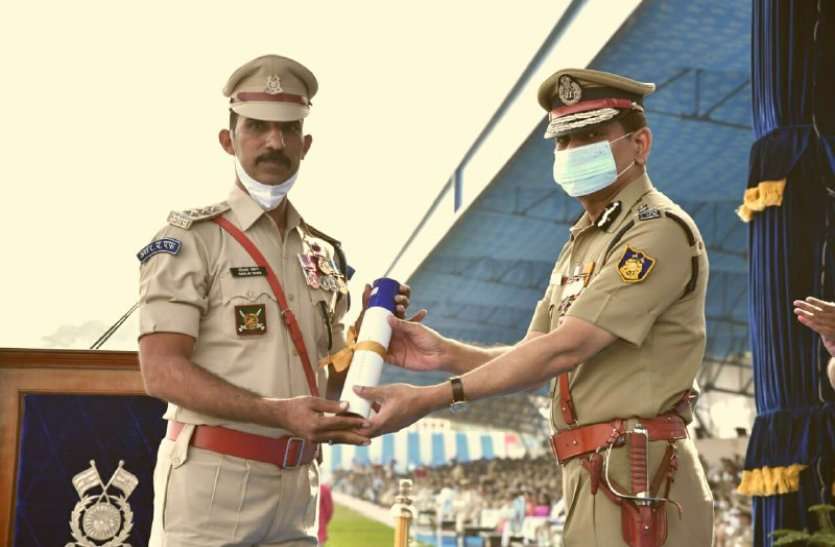 Daulat Khan Of Alwar Honoured With President Police Bravery Medal मुठभेड़ में चार नक्सलियों को ढेर किया था, राजस्थान के दौलत खान राष्ट्रपति पुलिस वीरता पदक से सम्मानित