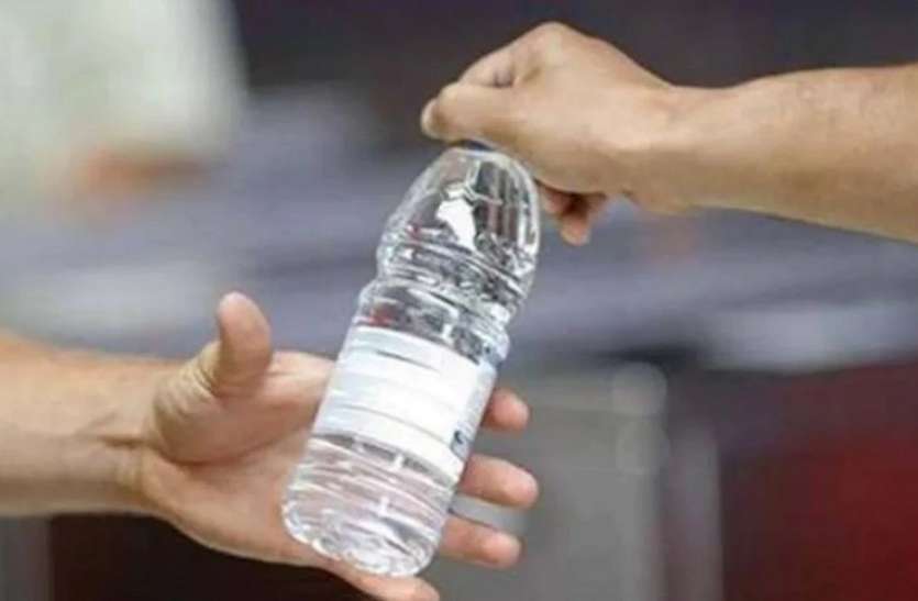 expensive places buy water.jpg इस जगह पर बिकता है सबसे महंगा पानी, कीमत जानकर हो जाएंगे हैरान!