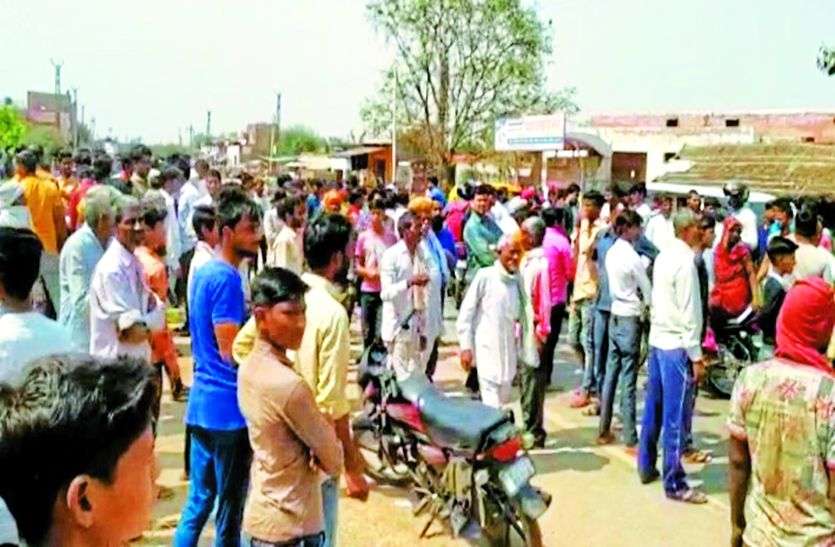 ईंट से भरे ट्रैक्टर ट्रॉली ने महिला को मारी टक्कर ईंट से भरे ट्रैक्टर ट्रॉली ने महिला को मारी टक्कर