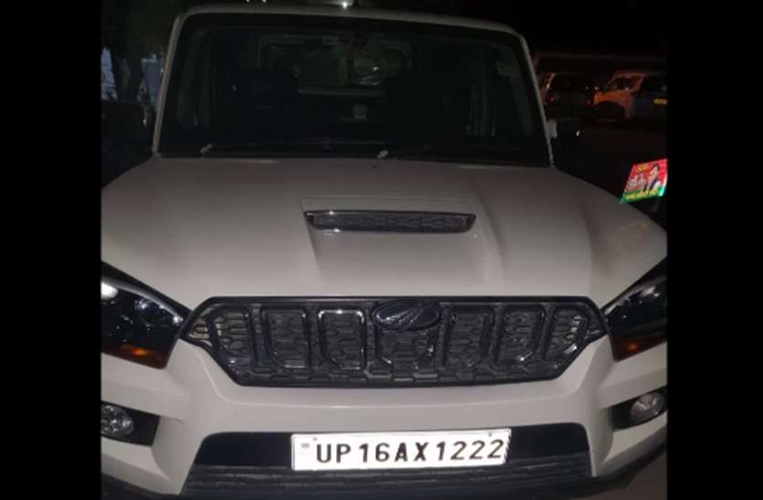 noida2.jpg फेमस होने के लिए पुलिस को दी गाली, हूटर बजाया और खुद ही वायरल किया वीडियो