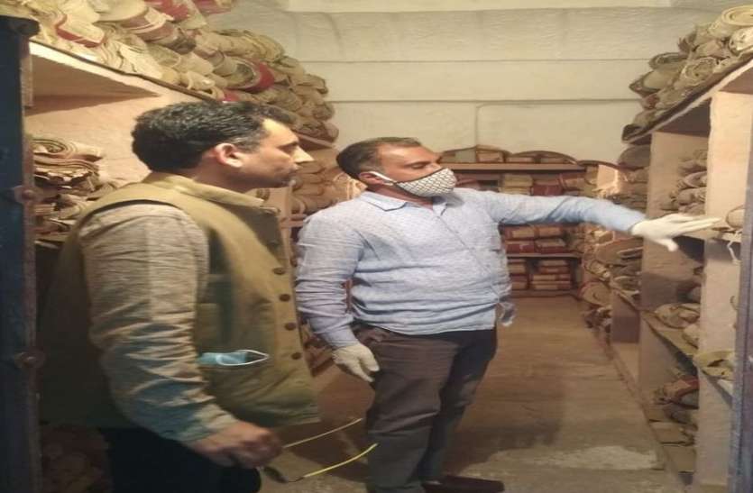 आईसीएचआर निदेशक ने किया पुस्तक प्रकाश का अवलोकन आईसीएचआर निदेशक ने किया पुस्तक प्रकाश का अवलोकन