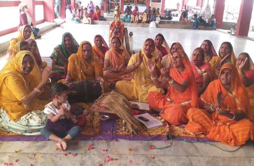 श्री राजराजेश्वरी मंदिर पर में मनाया फाग महोत्सव श्री राजराजेश्वरी मंदिर पर में मनाया फाग महोत्सव
