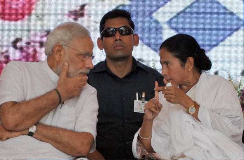 West Bengal Assembly Elections 2021: मोदी ने कहा, हारने के डर से दीदी जा रहीं मंदिर, ममता बोलीं शेरनी हूं, कभी सिर नहीं झुकाऊंगी West Bengal Assembly Elections 2021: मोदी ने कहा, हारने के डर से दीदी जा रहीं मंदिर, ममता बोलीं शेरनी हूं, कभी सिर नहीं झुकाऊंगी