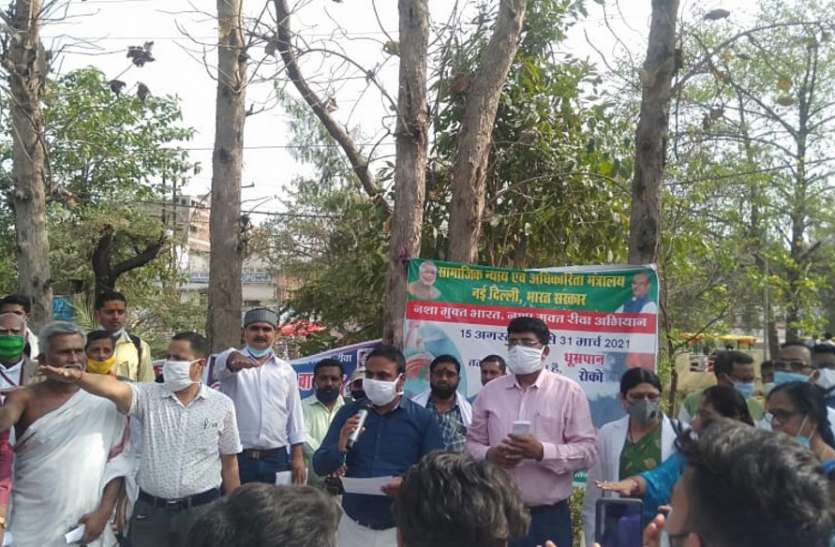 Each section of the society will have to come together to make common people aware against drug addiction समाज के प्रत्येक वर्ग को एक साथ मिलकर नशे के खिलाफ आम व्यक्तियों को जागरूक करना होगा