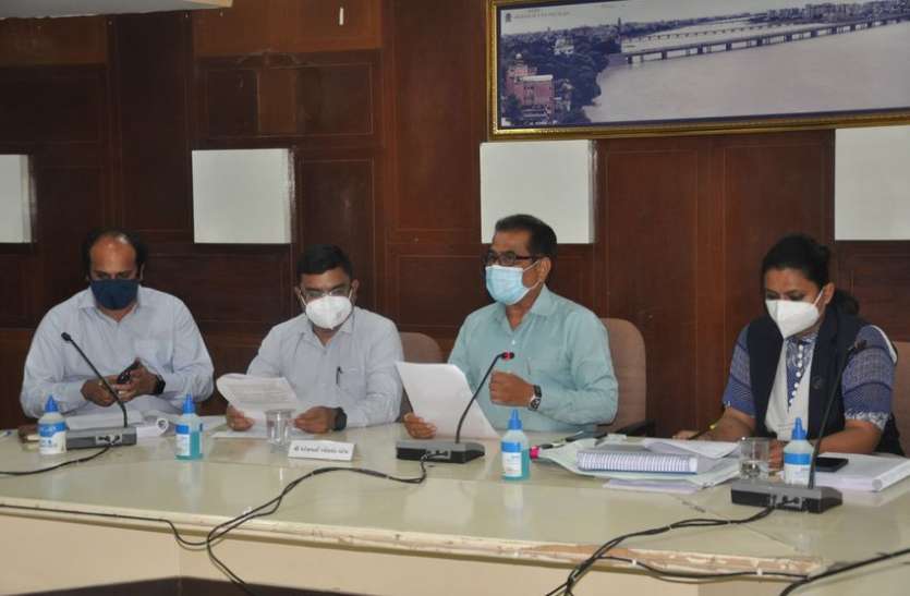 सूरत में पहली बार ‘फ्री’ का मीटर खुला सूरत में पहली बार ‘फ्री’ का मीटर खुला