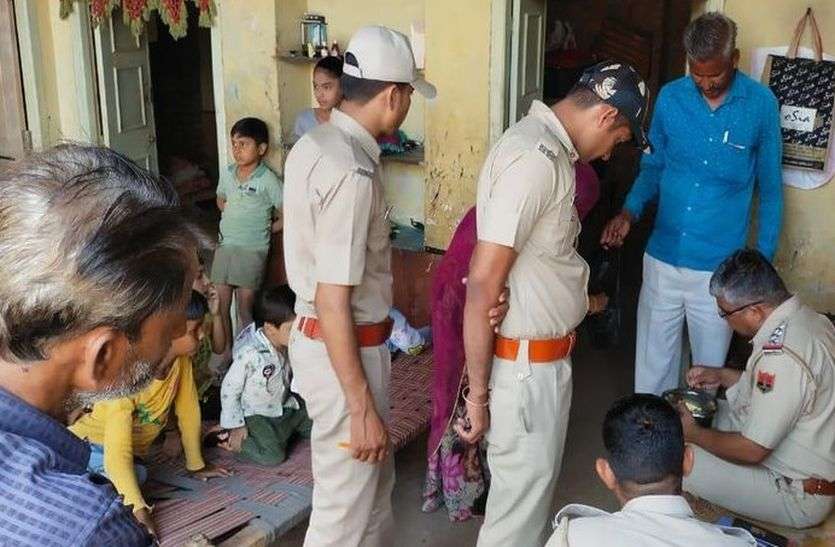 पादरली मेंं छह दिनों के अन्तराल में छह जगहों पर चोरों ने ताले तोडकऱ की सेंधमारी पादरली मेंं छह दिनों के अन्तराल में छह जगहों पर चोरों ने ताले तोडकऱ की सेंधमारी