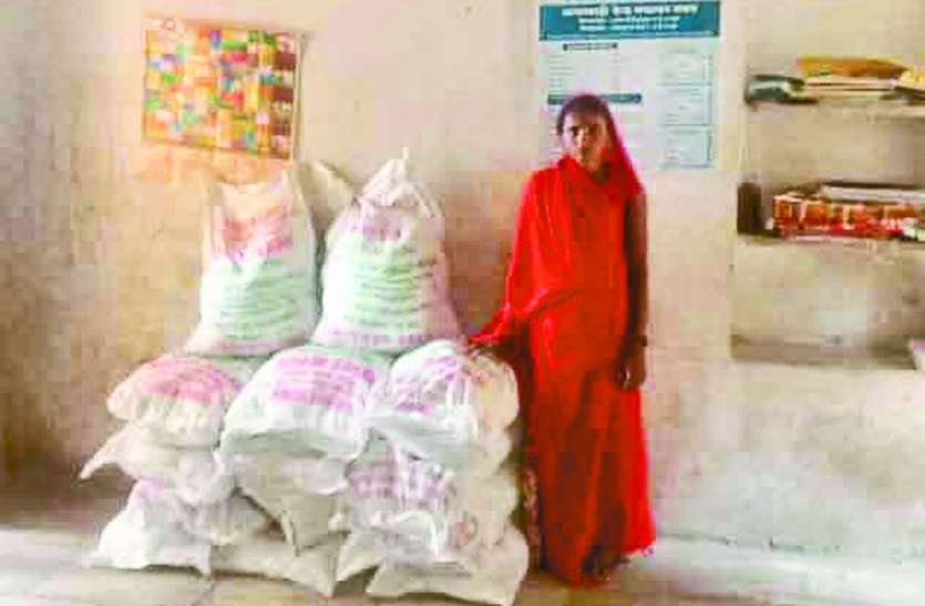 If there is a jumble, then the lentils reached as soon as the morn गड़बड़ी पकड़ी तो सुबह होते ही पहुंच गई दाल