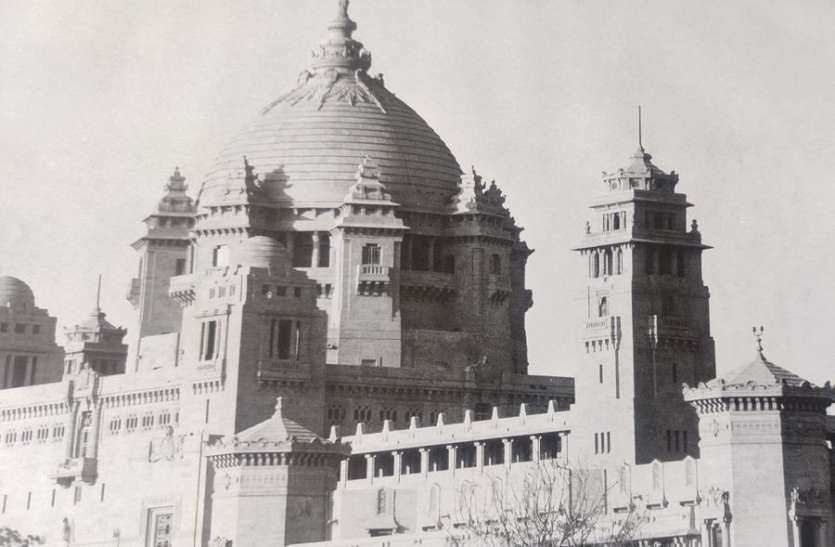 29.वर्ष 1943 तक उम्मेद भवन पैलेस निर्माण पर खर्च हुए थे तीन करोड़ 29.वर्ष 1943 तक उम्मेद भवन पैलेस निर्माण पर खर्च हुए थे तीन करोड़