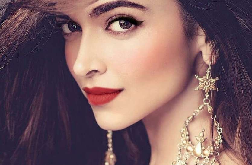 Deepika Padukone's Makeup Artist Deepika Padukone की Makeup Artist ने बताया घर पर आईब्रो बनाने का तरीका