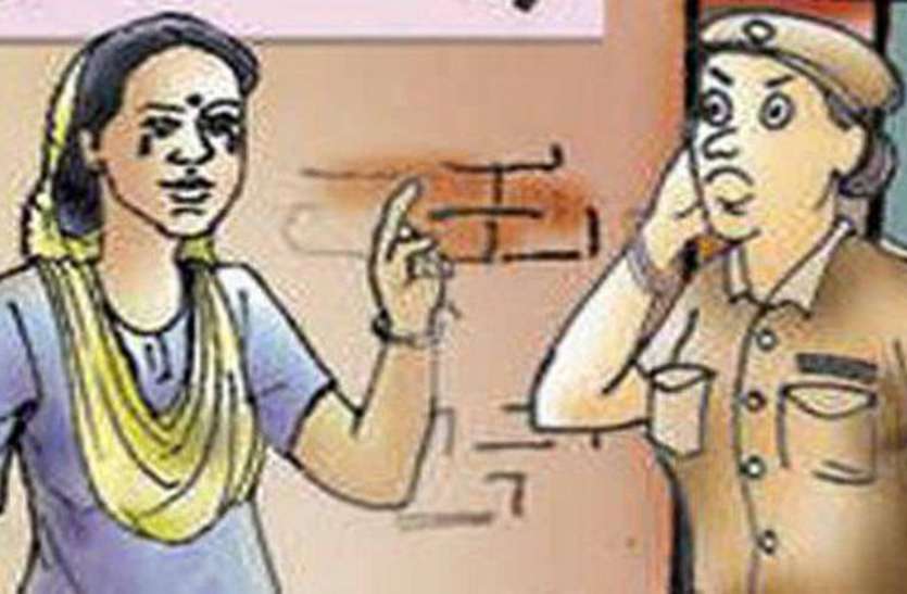 Husband molestes Divyang minor, wife creates ruckus in police station पति ने दिव्यांग नाबालिग से छेड़छाड़ की, पत्नी ने किया थाने में हंगामा