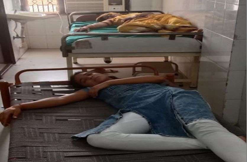 मिठाई खाने से 15 जने हुए बीमार, 7 की स्थिति गंभीर मिठाई खाने से 15 जने हुए बीमार, 7 की स्थिति गंभीर