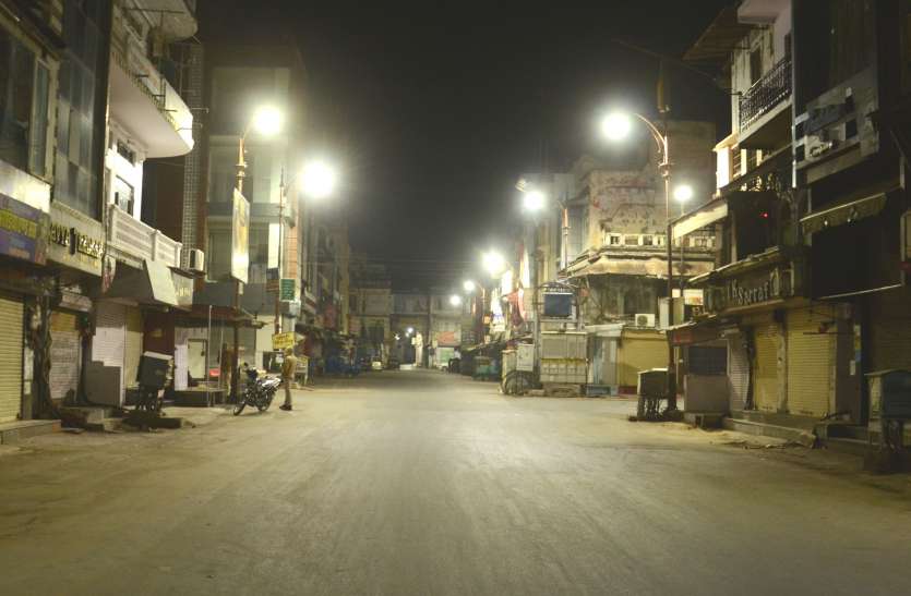 KNIGHT CURFEW यूपी में नाइट कर्फ्यू लगाने के लिए डीएम स्वतंत्र, इन जिलों में हो सकता है नियम लागू