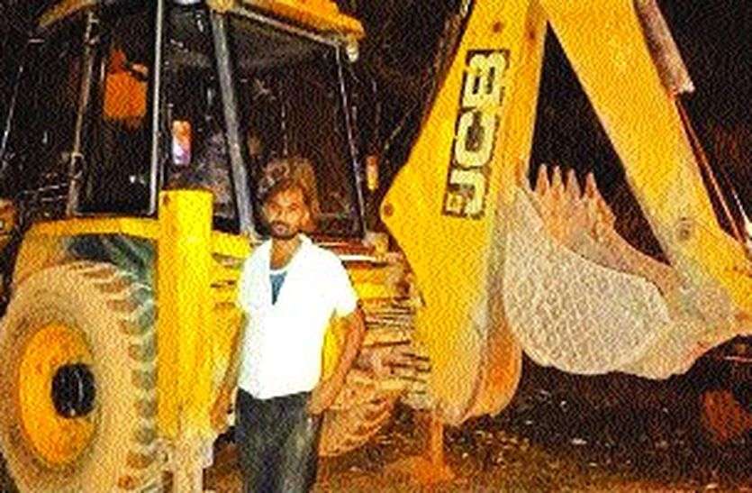 Boxide, Mining, JCB, Car, Police Station, Police, Superintendent of Police थाने के पीछे चल रहा था यह खेल, कई वाहन जब्त