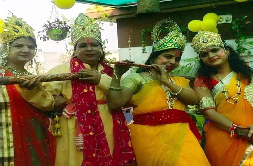 मंदिरों में फागोत्सव का जमने लगा रंग, फाग गीतों पर राधा-कृष्ण बनकर थिरकी महिलाएं मंदिरों में फागोत्सव का जमने लगा रंग, फाग गीतों पर राधा-कृष्ण बनकर थिरकी महिलाएं