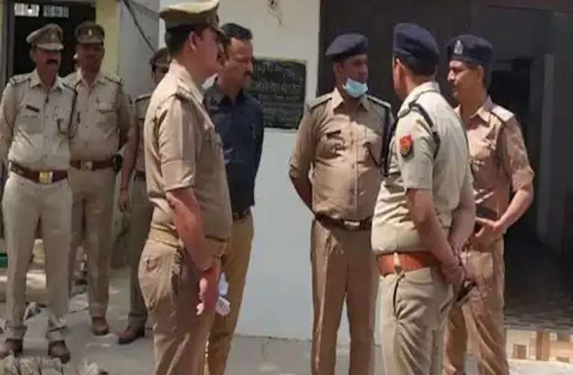 Quick Read: महिला ने दर्ज कराया मुकदमा, सात पुलिसकर्मी नामजद Quick Read: महिला ने दर्ज कराया मुकदमा, सात पुलिसकर्मी नामजद
