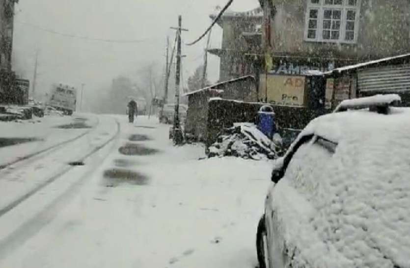 Weather Update in Himachal Pradesh Himachal Pradesh के लाहौल स्पिति में भारी बर्फबारी, इन इलाकों में बारिश से लुढ़का पारा