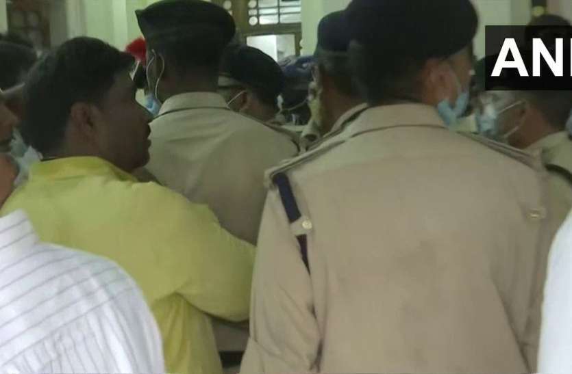 bihar assembly बिहार विधानसभा में जमकर कटा बवाल, पुलिस के साथ धक्का-मुक्की में कई विधायकों को लगी चोट