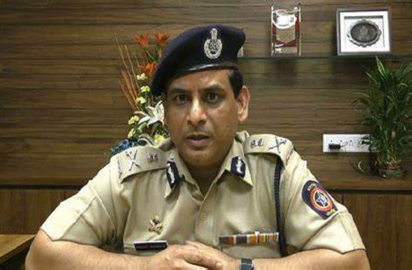 hemant_nagrale_became_mumbai_police_commissioner.jpg Maharashtra: हेमंत नगराले के मुंबई पुलिस कमिश्नर बनने के हफ्ते बाद 86 पुलिस अधिकारियों का तबादला