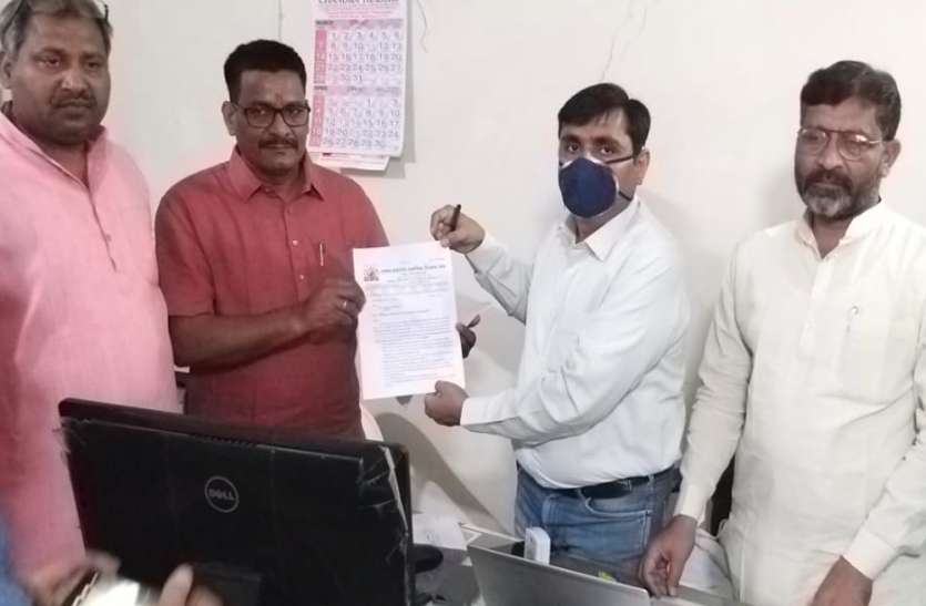 Sultanpur News शिक्षकों की लंबित समस्याओं को लेकर शिक्षक संघ हुआ मुखर, शीघ्र निस्तारण न होने पर घेराव, तालाबंदी की दी चेतावनी