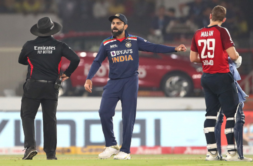 virat_kohli.png डेविड लॉयड ने की विराट कोहली की आलोचना, कहा- कोहली करते हैं अंपायर्स का अपमान