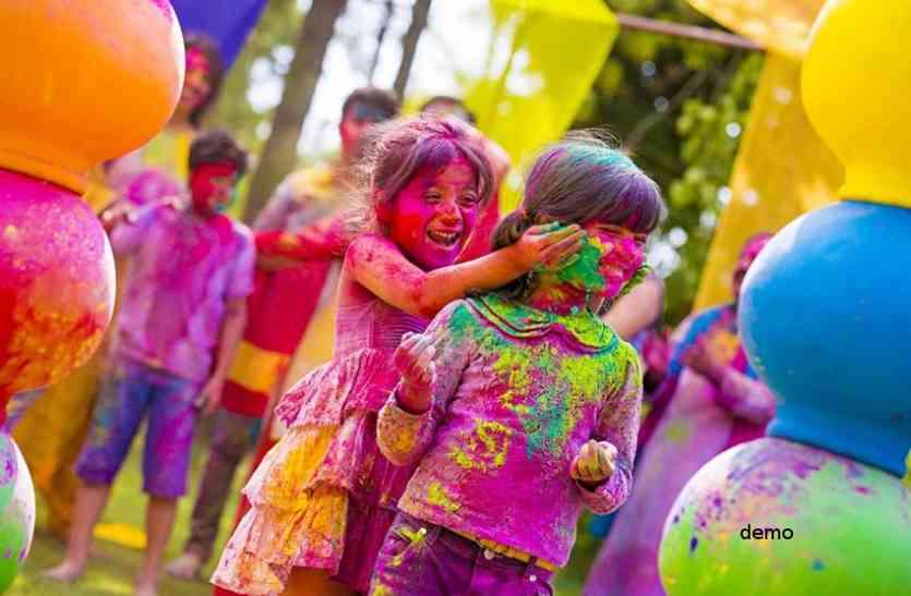holi_11_2434494_835x547-m.jpg Happy Holi 2021: होली पर दोस्तों को दें बधाई, शेयर करें ये Quotes, Messages और Photos