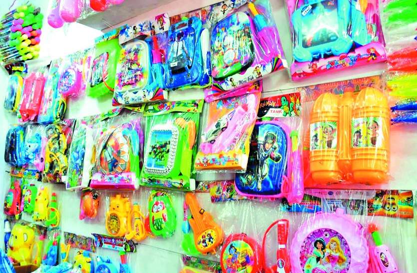 Holi with Desi Pitchkari in bhopal आत्मनिर्भर भारत : होली के बाजार से चायनीज पिचकारियां गायब