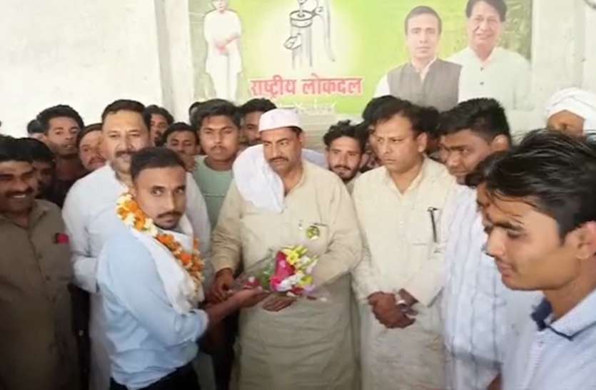 muzaffarnagar.jpg Muzaffarnagar: पंचायत चुनाव से पहले सैकड़ों युवा हुए आरएलडी में शामिल
