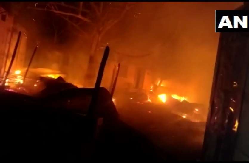Fire in police line पटना पुलिस लाइन में धमाके के बाद लगी आग, दमकल की आठ गाड़ियां बचाव कार्य में लगीं