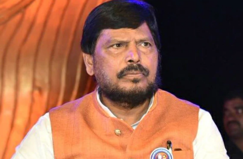ramdas_athawale रामदास अठावले ने राष्ट्रपति रामनाथ कोविंद से की मुलाकात, महाराष्ट्र में President rule लगाने की मांग की