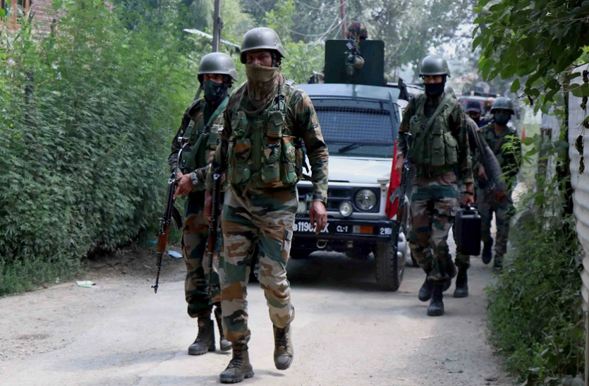 untitled_1.png Jammu-Kashmir: CRPF काफिले पर बड़ा आतंकी हमला, दो जवान शहीद
