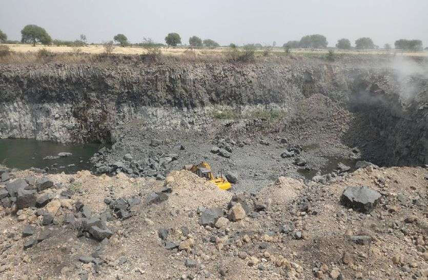 जमुनिया खुर्द रोड पर स्थित गिट्टी के्रशर संचालक कर रहा अवैध रूप से माइनिंग जमुनिया खुर्द रोड पर स्थित गिट्टी के्रशर संचालक कर रहा अवैध रूप से माइनिंग