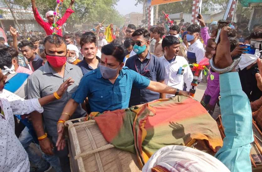 Bhagoria Haat भगोरिया हाट में जमकर थिरके लोग