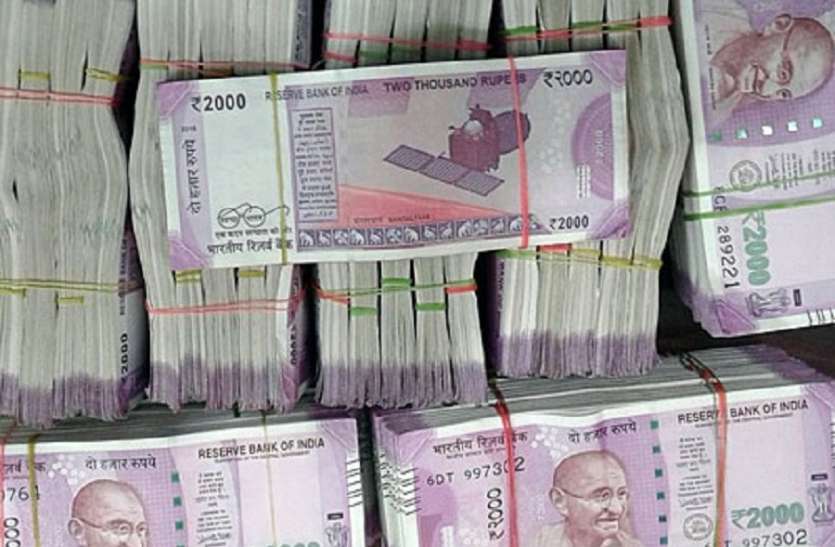 Tamil Nadu Assembly Elections 2021: Rs 3.5 cr seized from DMK candidate Tamil Nadu Assembly Elections 2021: DMK नेता के ठिकानों पर 3.5 करोड नगदी बरामद, दूसरे दिन भी जारी है छापेमारी