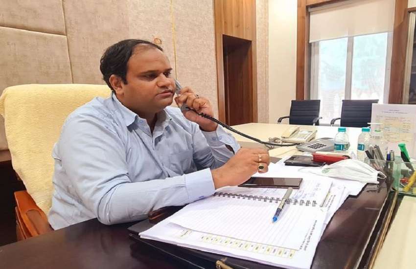 कलेक्टर कर्मवीर शर्मा