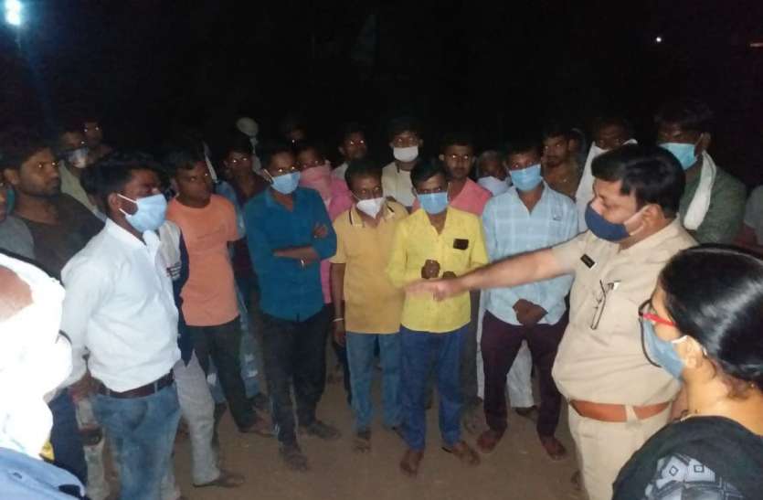 Borgaon Bhagoria Haat, news बोरगांव भगोरिया हाट की थी तैयारी, प्रशासन ने हटवाए झूले, दुकानें
