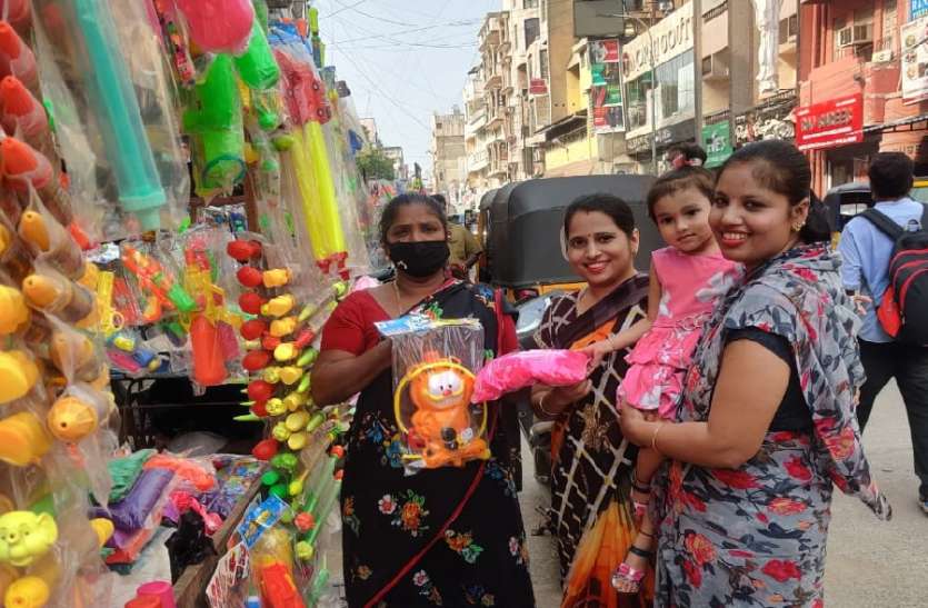 Holi celebrating in Chennai Chennai: कोरोना का खौफ नहीं, होली को लेकर प्रवासियों में उत्साह