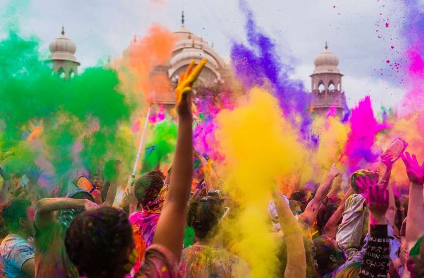 Happy Holi 2021 Happy Holi 2021: होली का रंग खरीदते वक्त इन बातों का रखें ध्यान, आसान टिप्स से करें असली नकली की पहचान