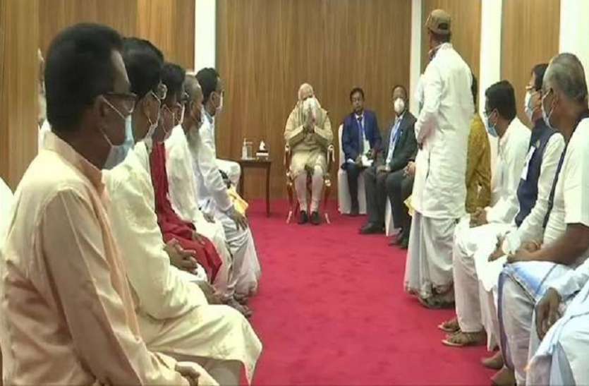 pm_modi.jpg पीएम मोदी ने मतुआ समुदाय से की मुलाकात, बोले- ओराकांडी आकर वर्षों की इच्छा आज पूरी हुई