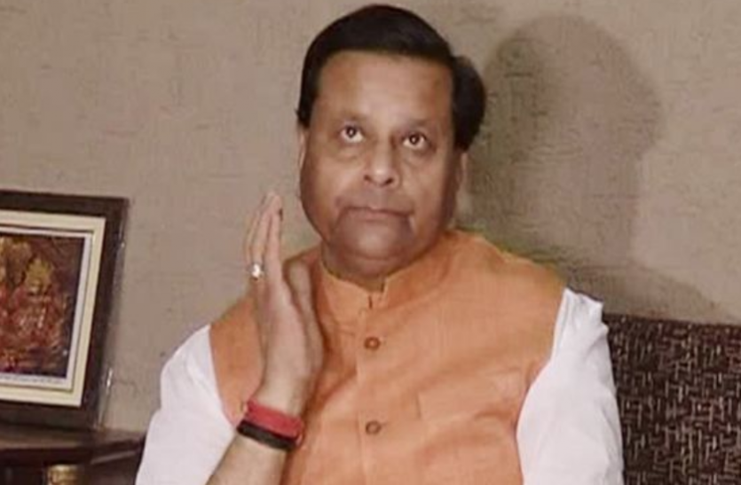 प्रतीकात्मक होली मनाने से पूर्व मंत्री नाराज, कहा- परम्पराओं का दीप बुझ गया प्रतीकात्मक होली मनाने से पूर्व मंत्री नाराज, कहा- परम्पराओं का दीप बुझ गया