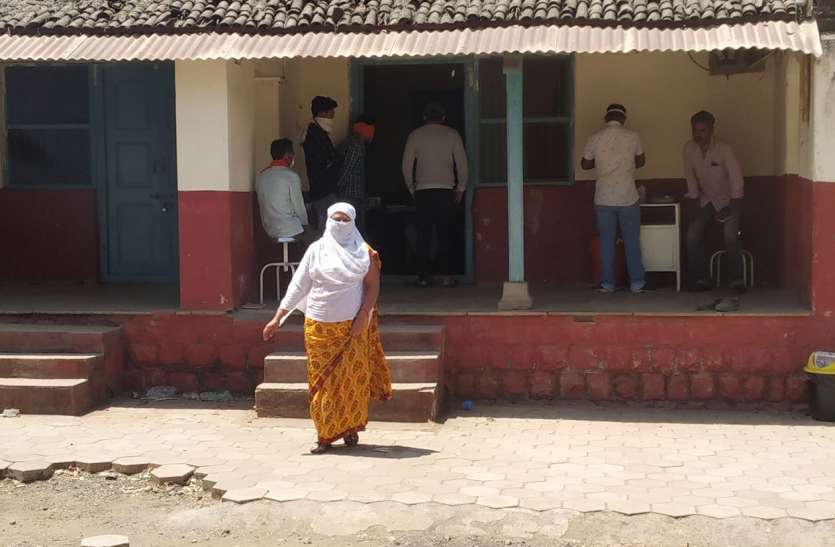 covid 19 संदिग्ध मरीज सेंधवा से बाहर जाकर निजी अस्पतालों में करा रहे इलाज